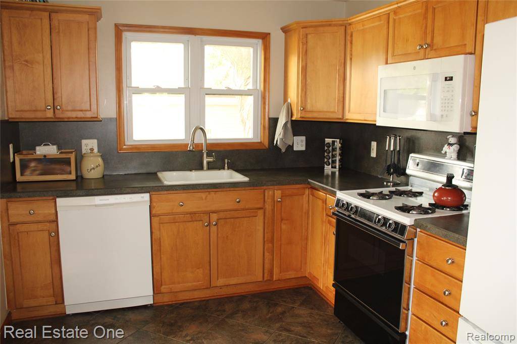 Roseville, MI 48066 7801,17356 Eastland Street