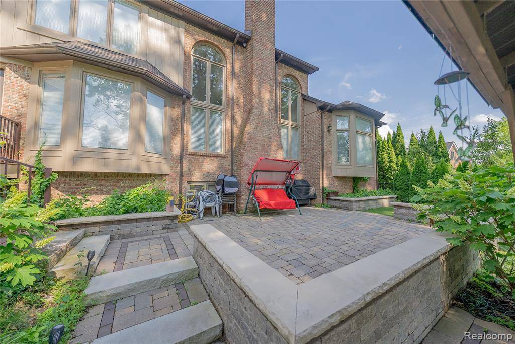Shelby Twp, MI 48316 1001,56135 Parkview Drive