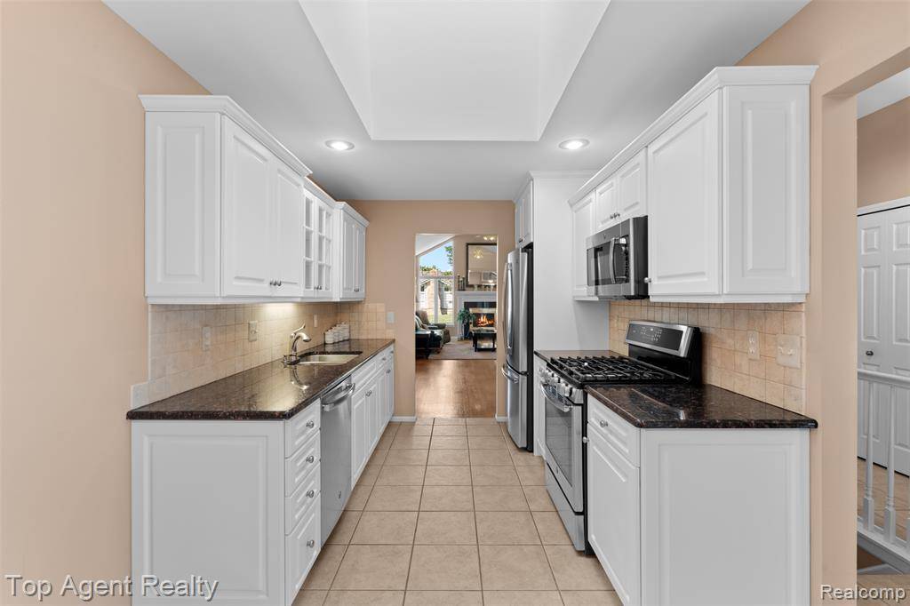 Shelby Twp, MI 48315 4282,48607 Sutton Bay Court