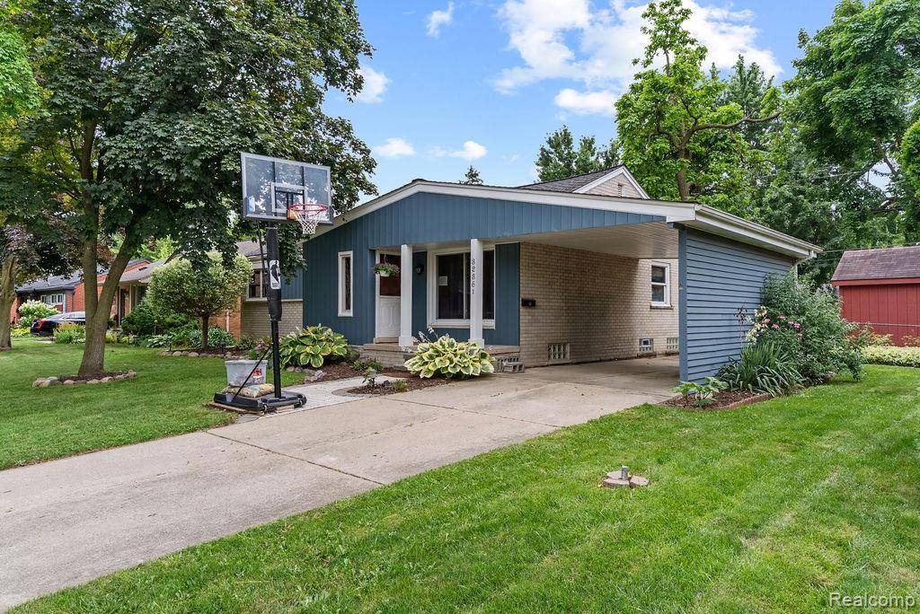Farmington, MI 48336 2457,32361 Marblehead Road
