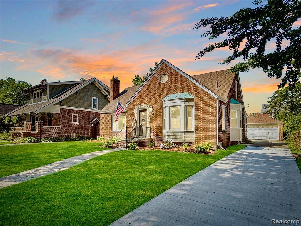 807 Barrington Road, Grosse Pointe Park, MI 48230 1726