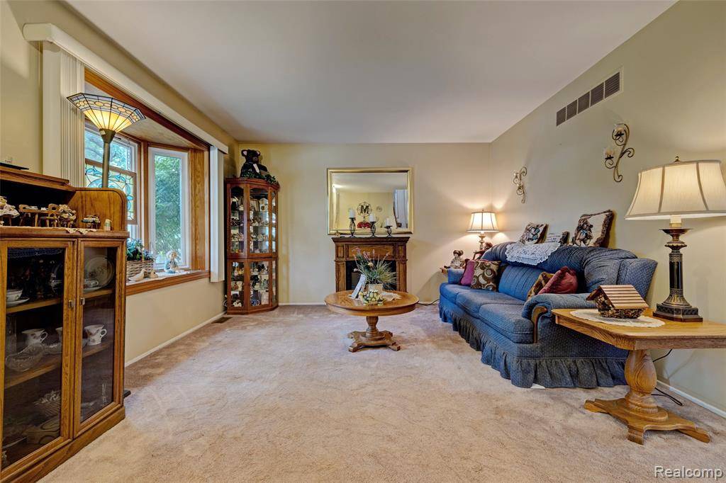 Ortonville, MI 48462 8584,1731 Dunwoodie Street