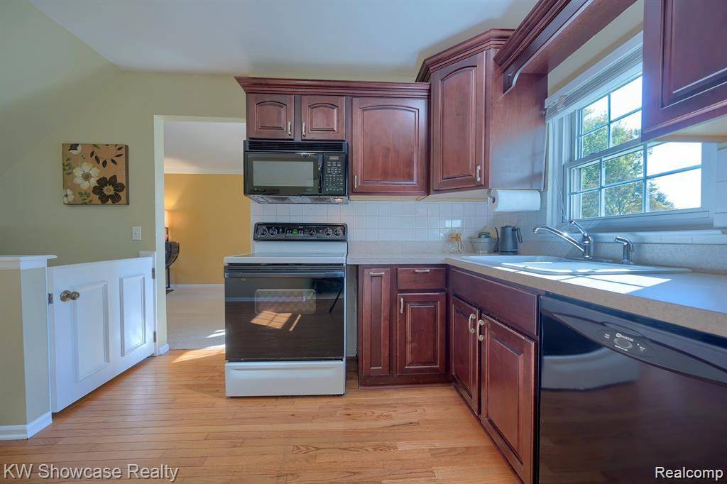 Novi, MI 48374 3068,24509 Simmons Drive