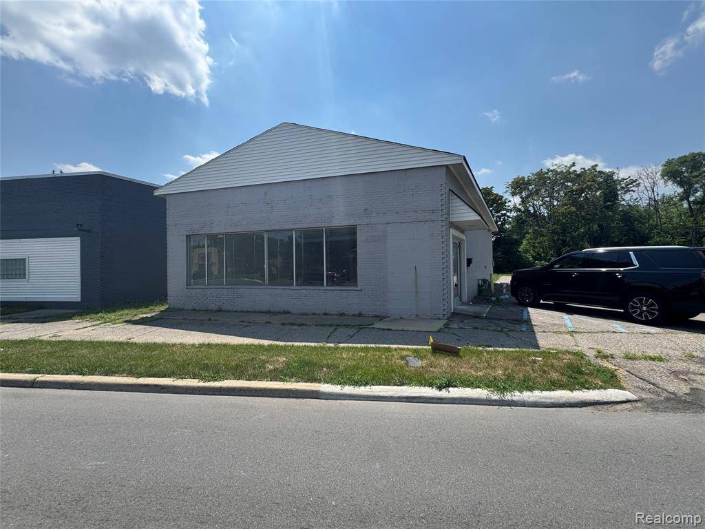 2262 S WAYNE Road, Westland, MI 48186 5428