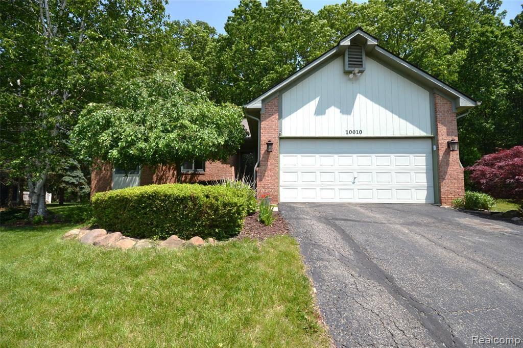 10010 Orchard Ridge Court, Holly, MI 48442 8233