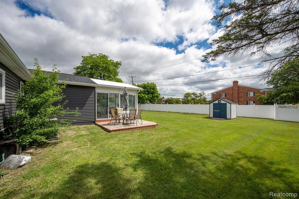 Davison, MI 48423 1717,803 S Dayton Street