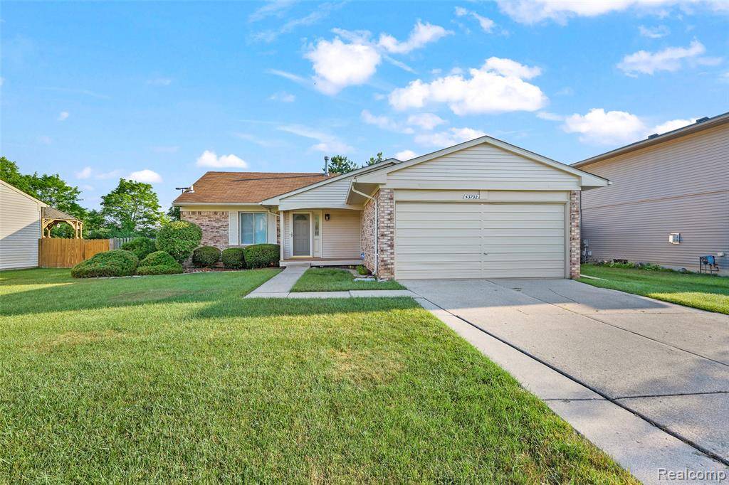Canton, MI 48187 3182,43702 Stuart Drive
