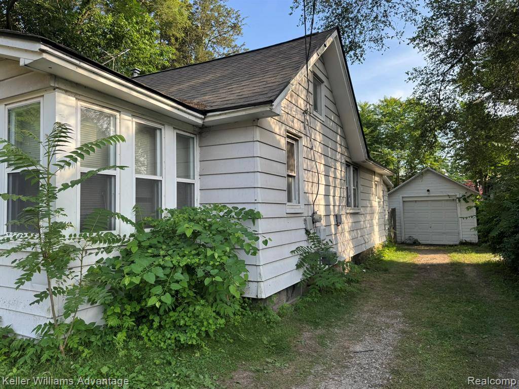 Pontiac, MI 48341 1946,285 Voorheis Street