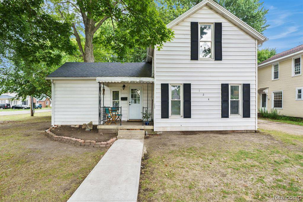 124 N Line Street, Chesaning, MI 48616 1238