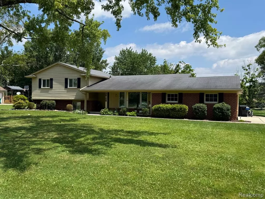 Farmington Hills, MI 48331 4134,26158 Meadowview Drive
