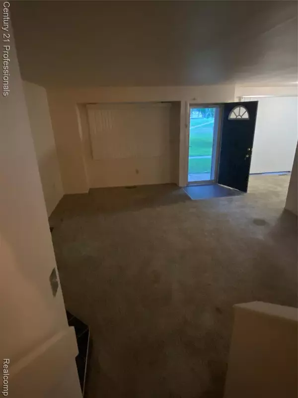 Southfield, MI 48033 4859,24857 Auburn Lane