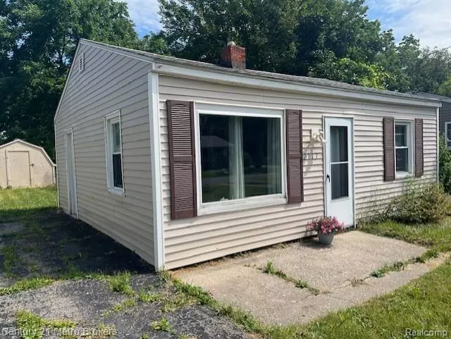 2117 E Buder Avenue, Burton, MI 48529 1733