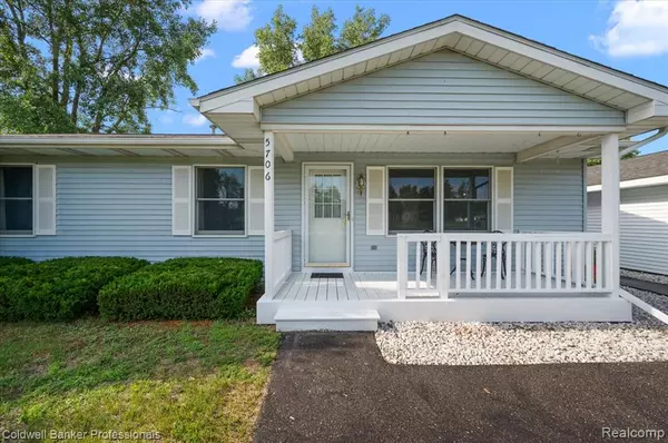 North Branch, MI 48461 9755,5706 Southwood Street