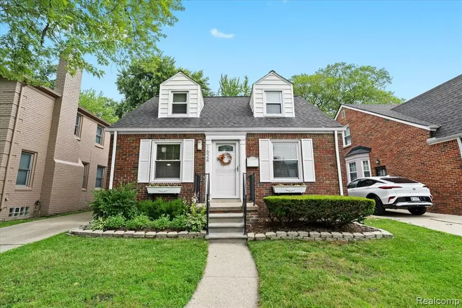 1624 Hampton Road, Grosse Pointe Woods, MI 48236 1304