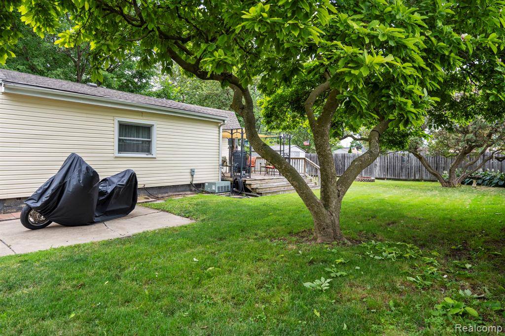 Center Line, MI 48015 1027,7557 Standard