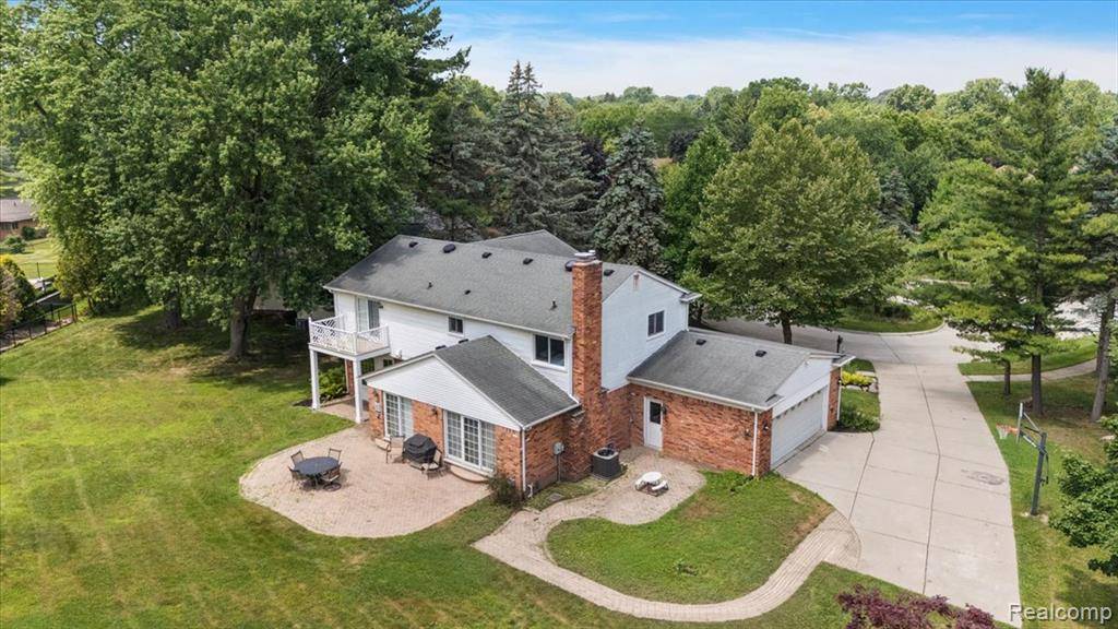 Troy, MI 48098 2225,2403 Red Maple Court