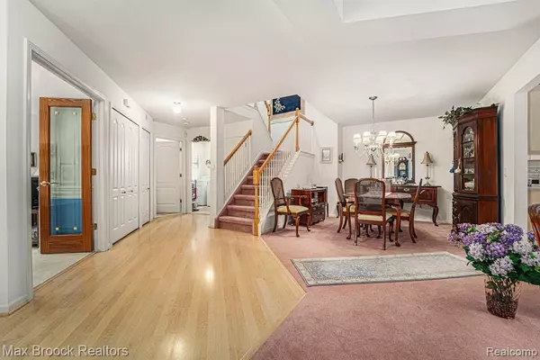 Wixom, MI 48393 4308,648 Shady Maple Shady Maple Drive