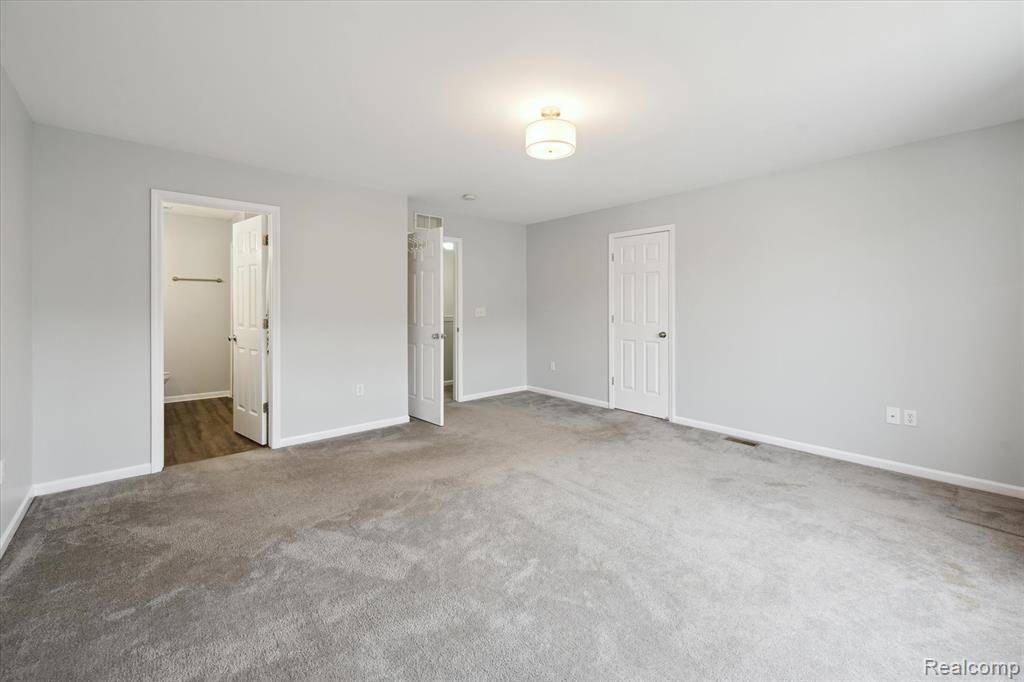 Howell, MI 48855 6324,10113 Ridge Run Street