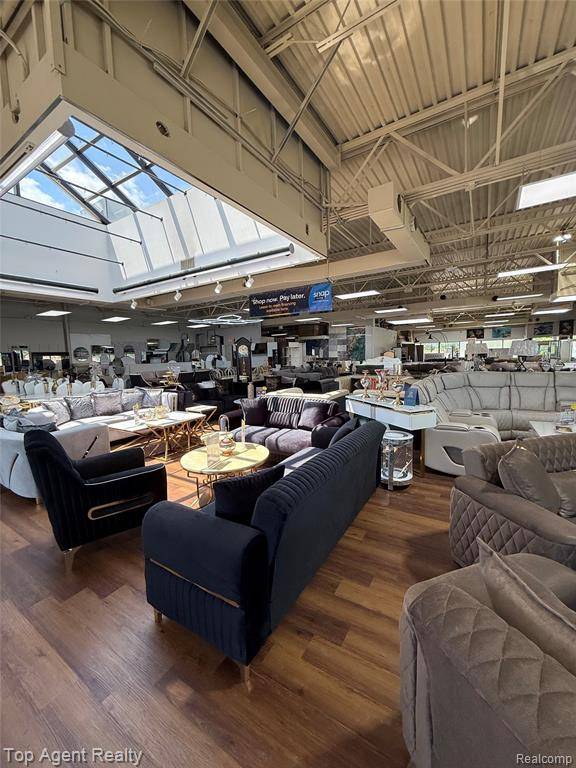 Madison Heights, MI 48071,31499 John R Road