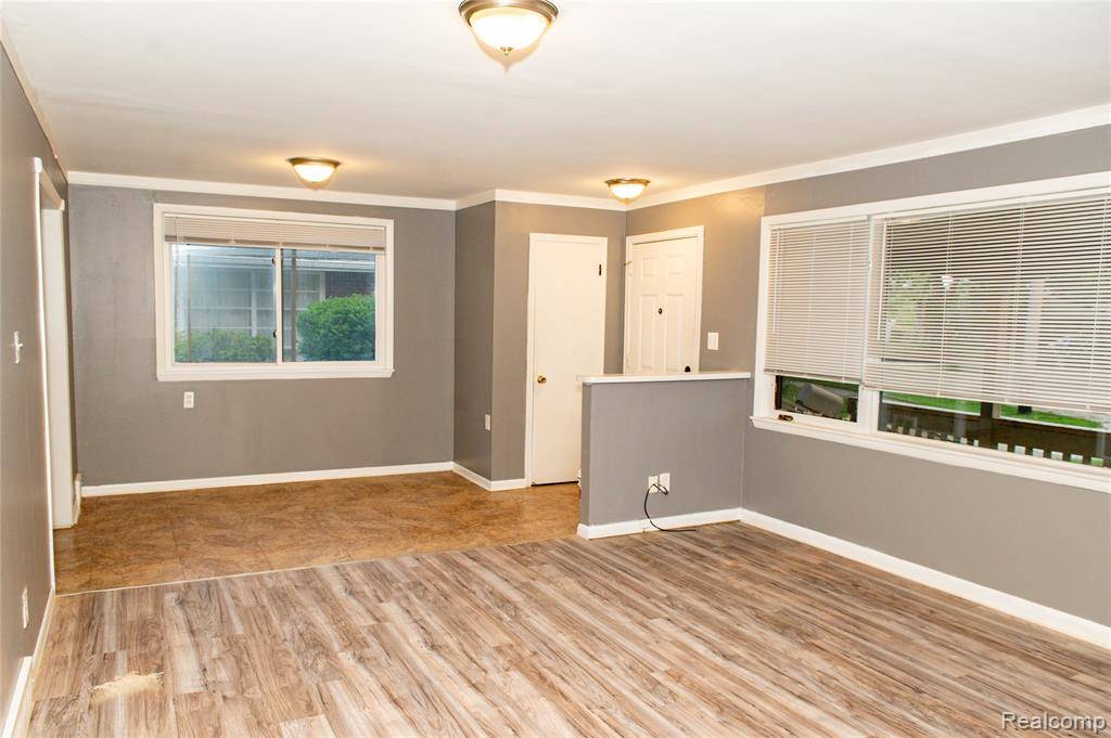 Sterling Heights, MI 48092,32044 Knollwood Drive