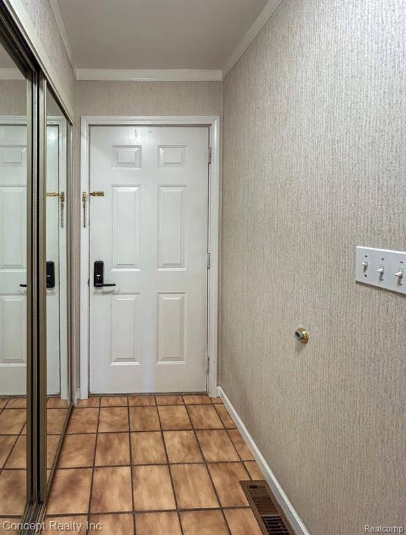 Grosse Ile, MI 48138 1614,9679 Blauvelt Drive