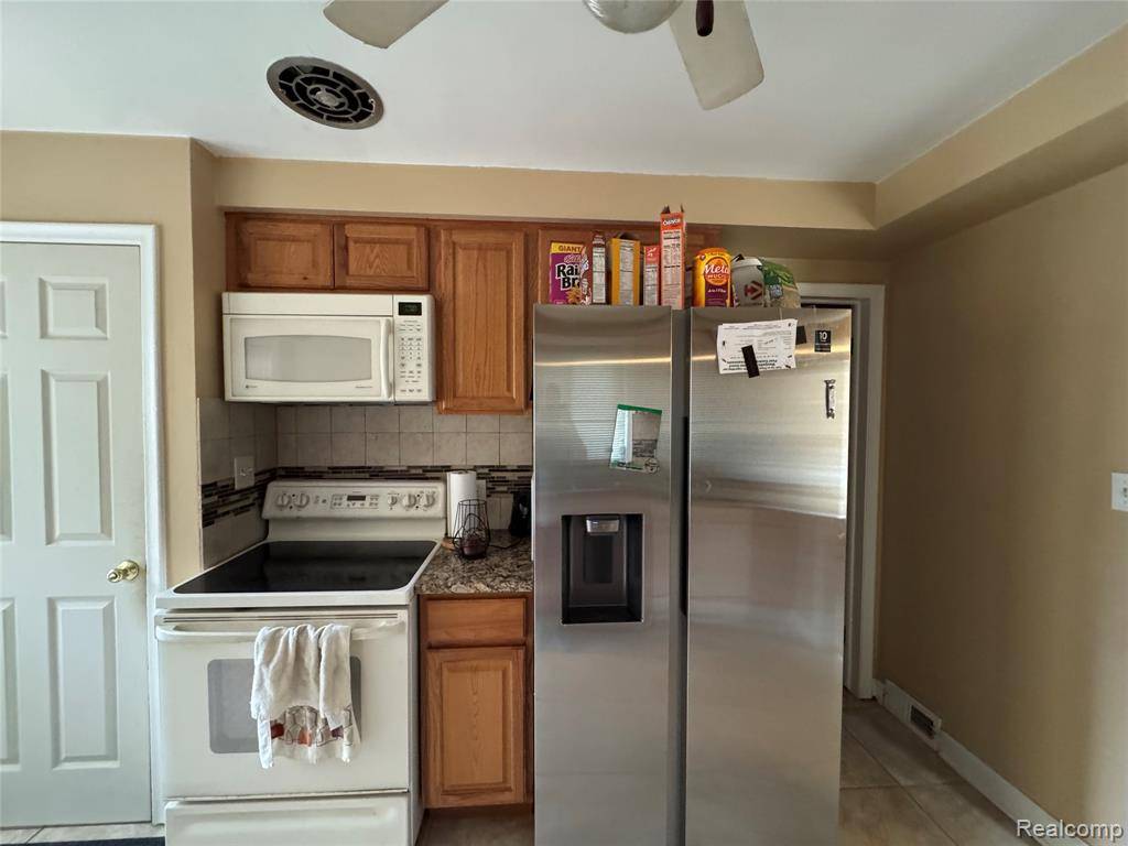 Dearborn Heights, MI 48127 1429,8602 Dale Street