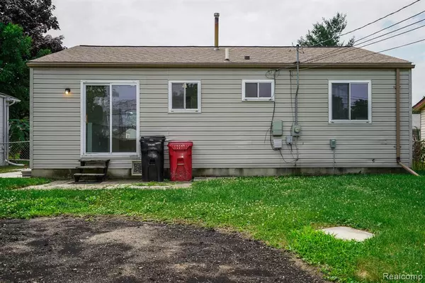 Roseville, MI 48066 3768,25202 Packard Street