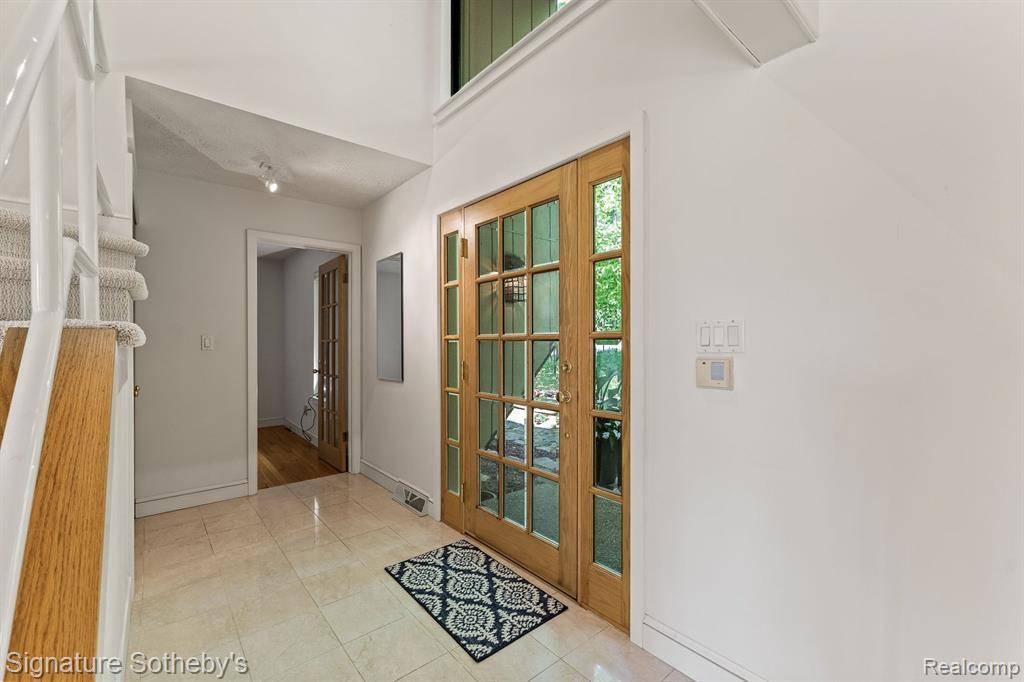 Clarkston, MI 48346 1305,6897 DEERHILL Drive
