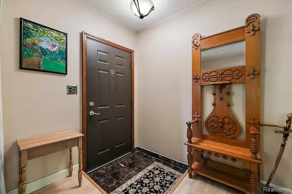 Troy, MI 48085 5028,4674 Chapel Drive