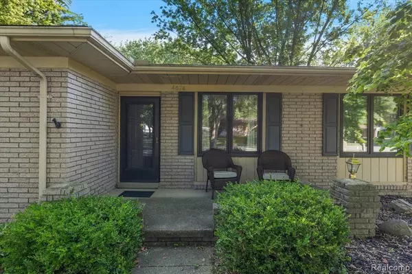 Troy, MI 48085 5028,4674 Chapel Drive