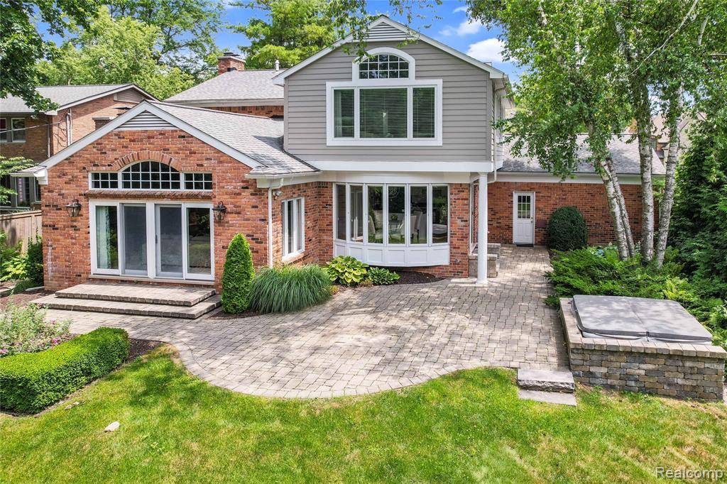 Birmingham, MI 48009 1292,425 Fairfax Street