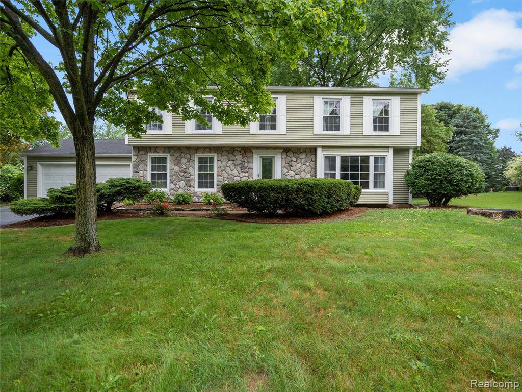 1959 W Spinningwheel Lane, Bloomfield Hills, MI 48304 1067