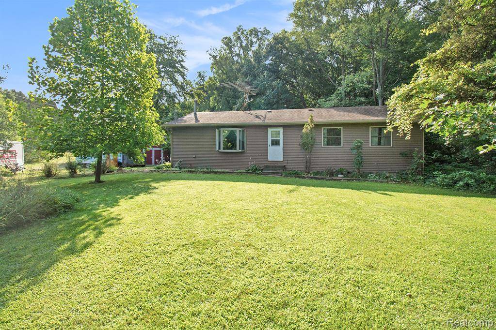 1400 HOSKINS Drive, Howell, MI 48855 9765