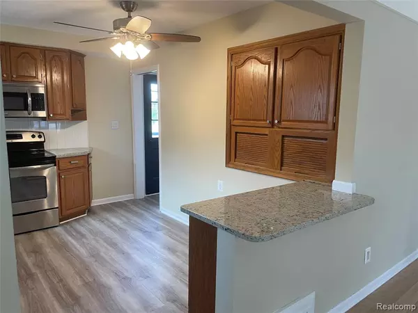Saint Clair Shores, MI 48081 3821,25506 San Rosa Drive