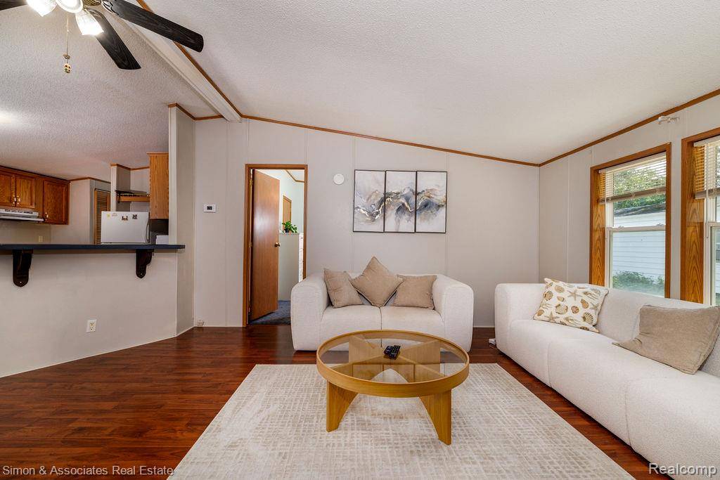Dearborn Heights, MI 48125 3407,4995 Croissant Street