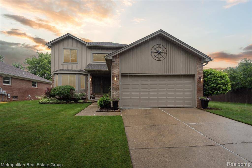 Troy, MI 48083 2553,2129 Camelot Drive