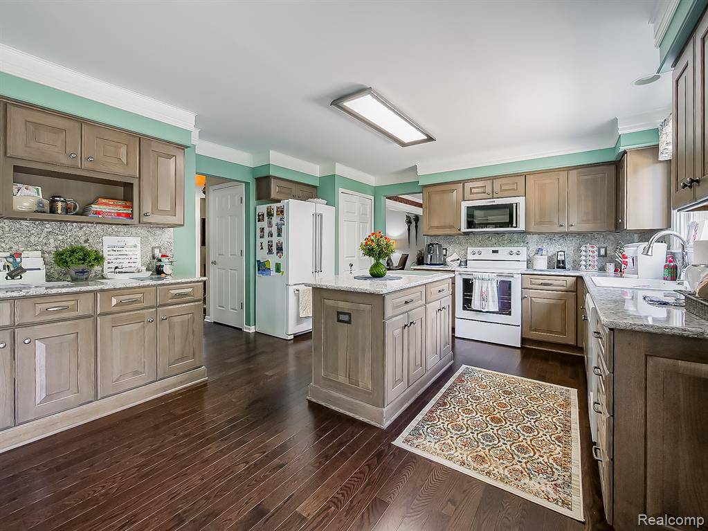 Plymouth, MI 48170 2894,12495 Howland Park Drive