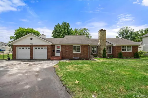 701 Pointe Tremble Road, Algonac, MI 48001 1609
