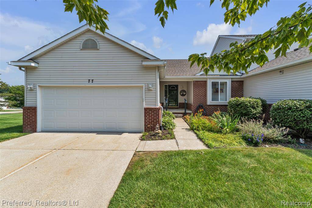 77 Sedum, Howell, MI 48843
