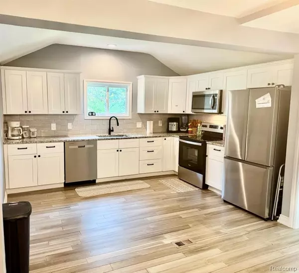 3344 Bathurst Avenue, Rochester Hills, MI 48309 4027