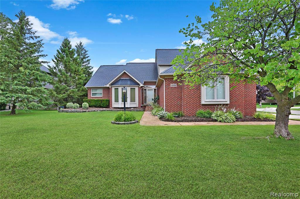 Shelby Twp, MI 48316 5319,55206 Leonard Court