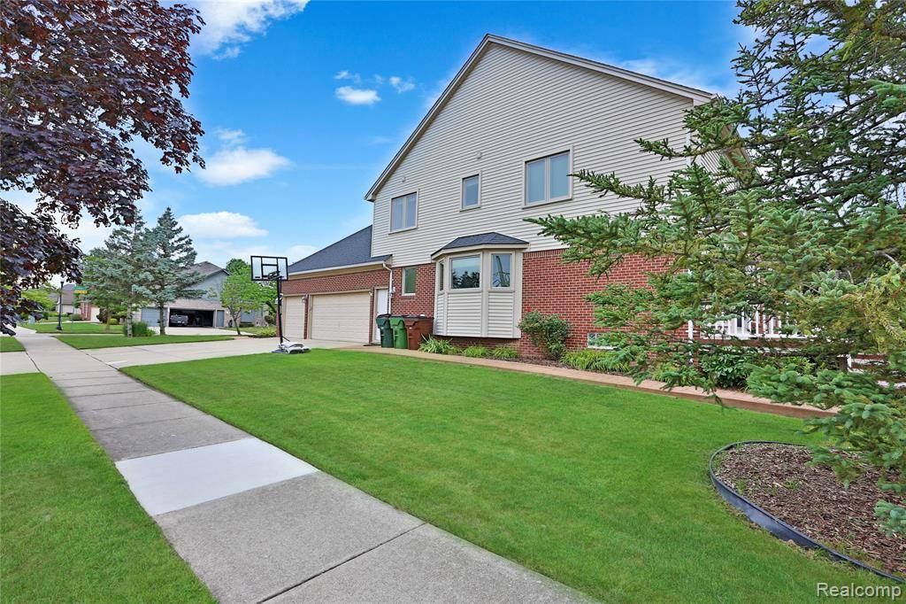 Shelby Twp, MI 48316 5319,55206 Leonard Court