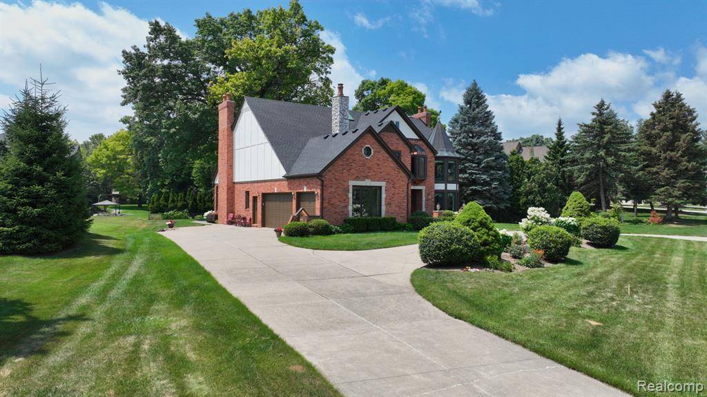 Bloomfield Hills, MI 48302 0200,1947 MAPLEWOOD Avenue