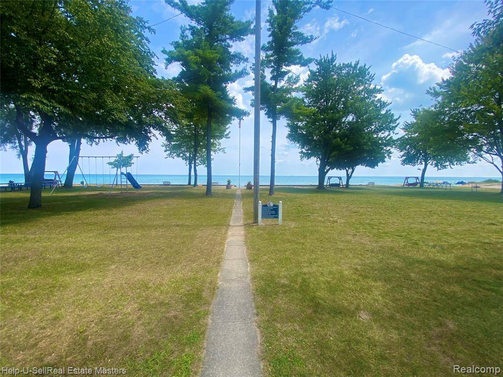 Fort Gratiot, MI 48059 2830,5871 Manor Drive