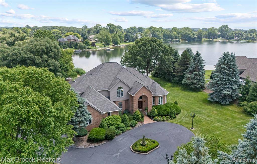 Clarkston, MI 48348 3688,519 Hawksmoore Drive
