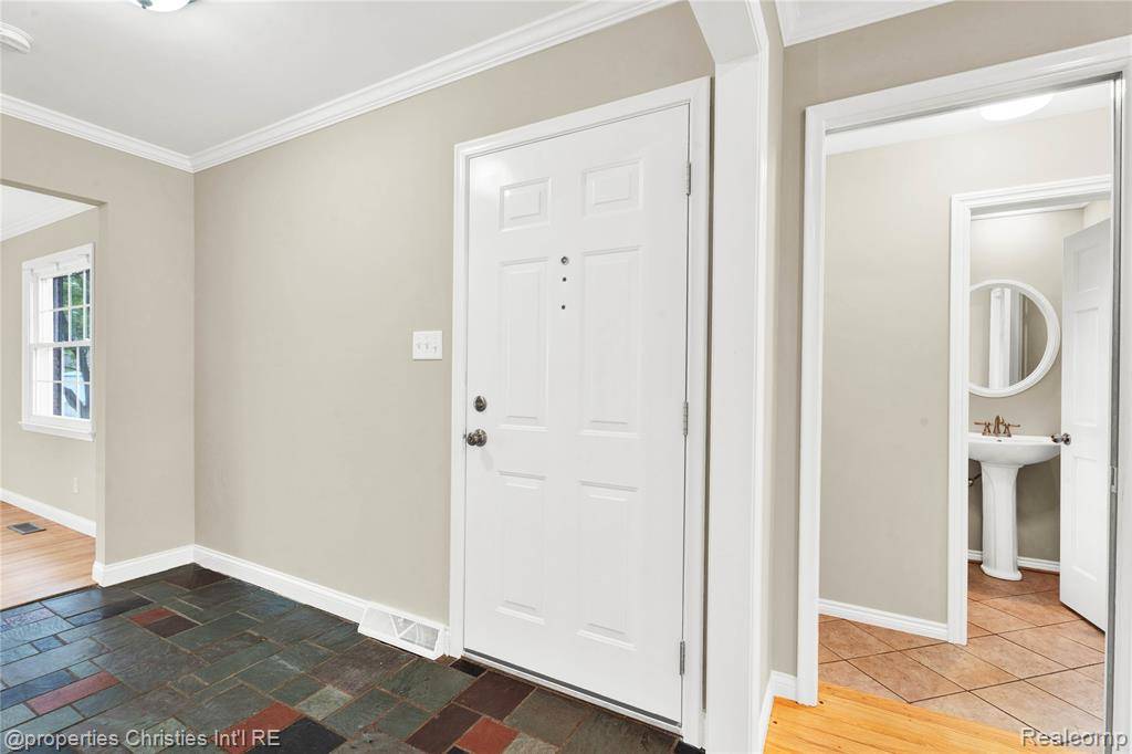 Bloomfield Hills, MI 48301 1032,4770 Hedgewood Drive