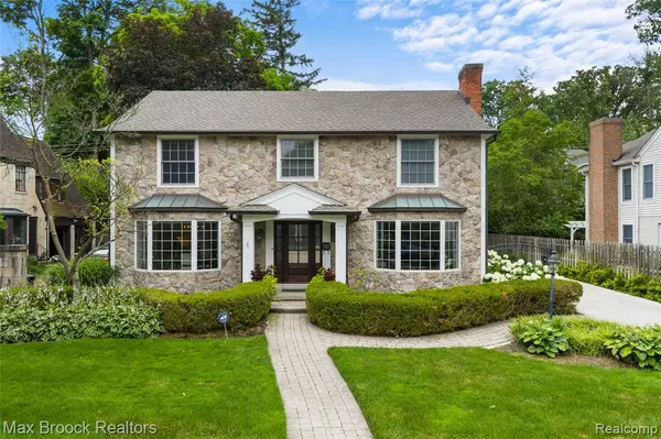 639 N Glenhurst Drive, Birmingham, MI 48009 1159
