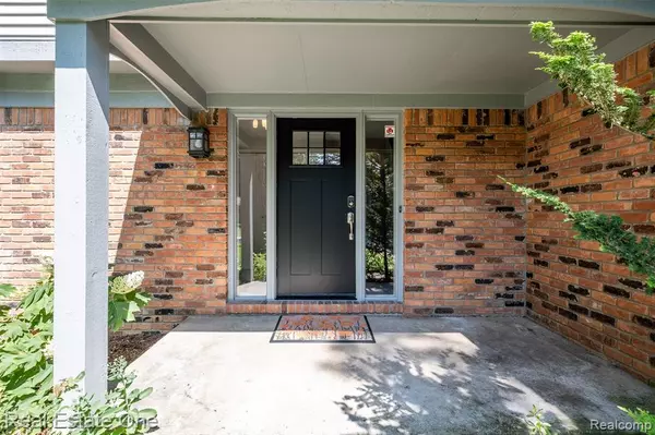 Commerce Twp, MI 48390 1301,4079 Cumberland Court