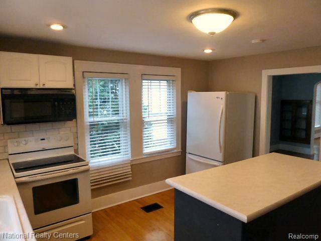 Rochester, MI 48307 1850,630 W University Drive