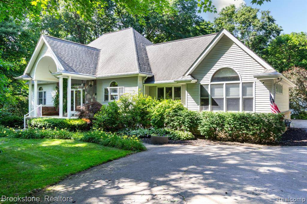 Clarkston, MI 48346 1010,8808 Big Lake Road